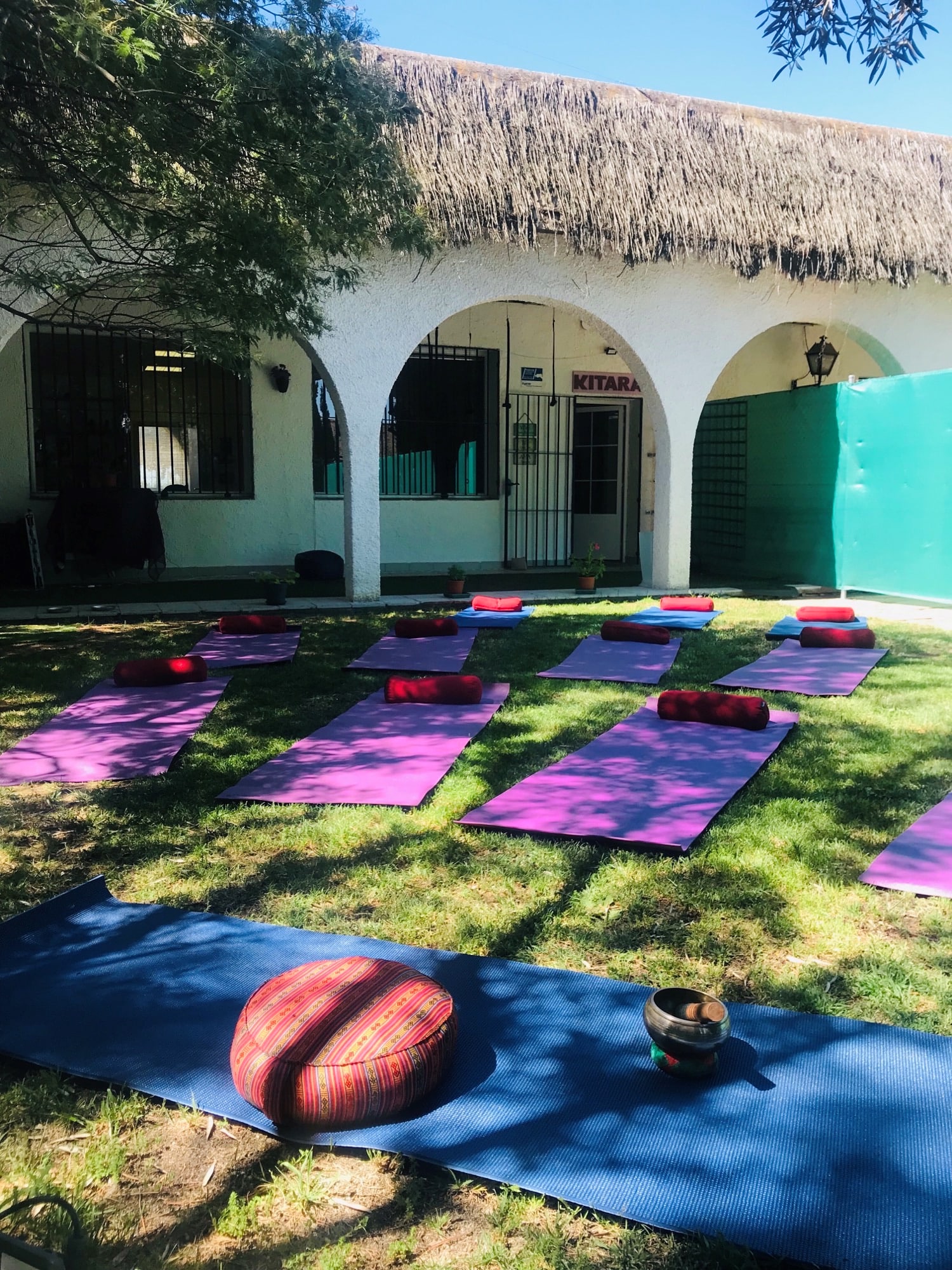 yoga-exterior-min